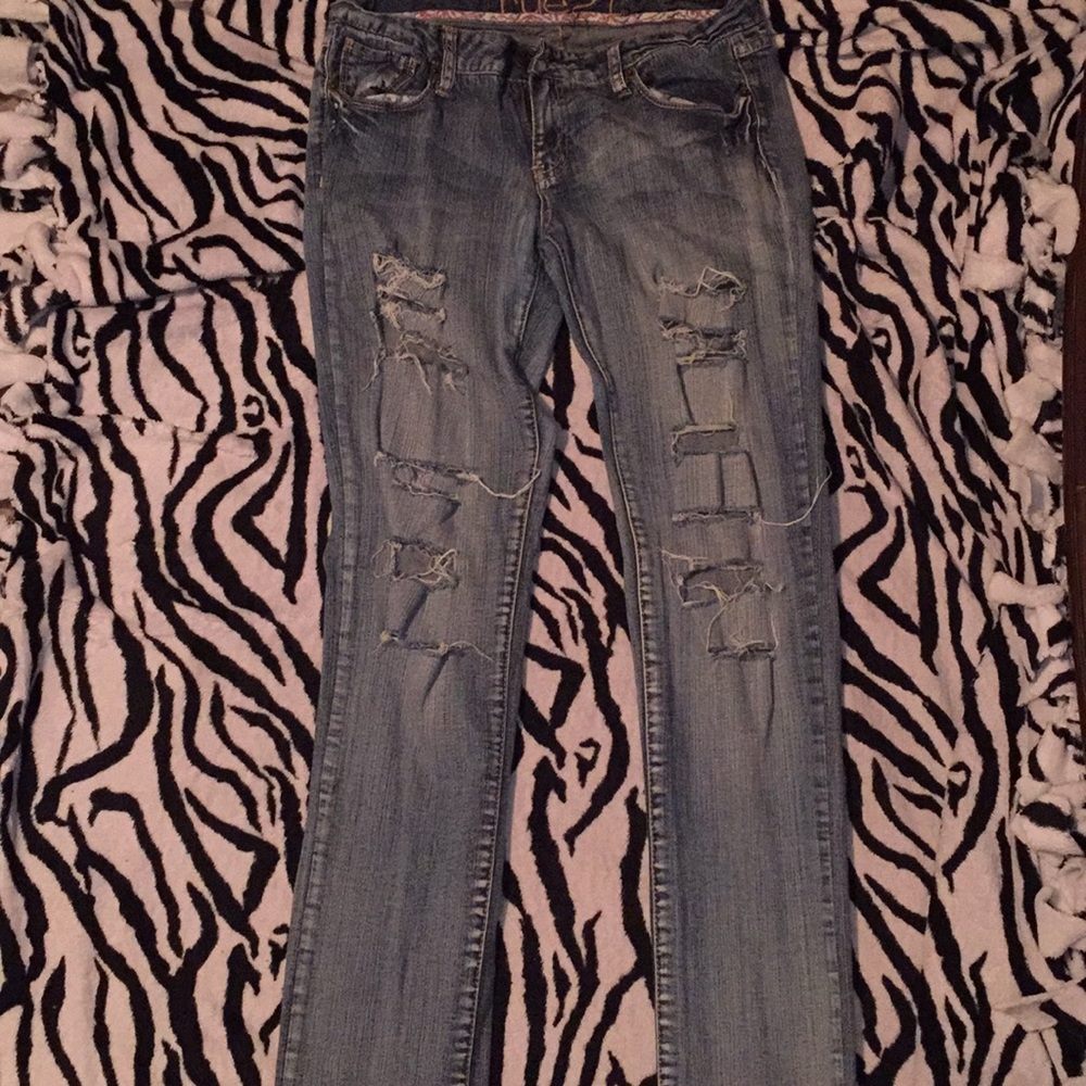 Jeans 💁🏾♀️ - Picture 2 of 2